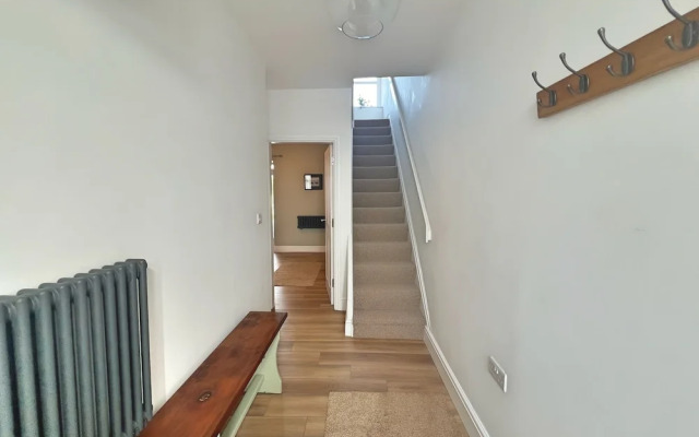 Charming 3 Bed Townhouse Near Llanddwyn Beach