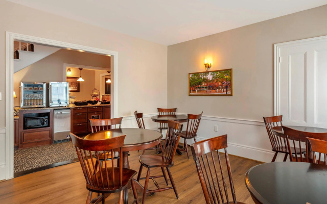 Essex Street Inn & Suites, an Ascend Collection Hotel