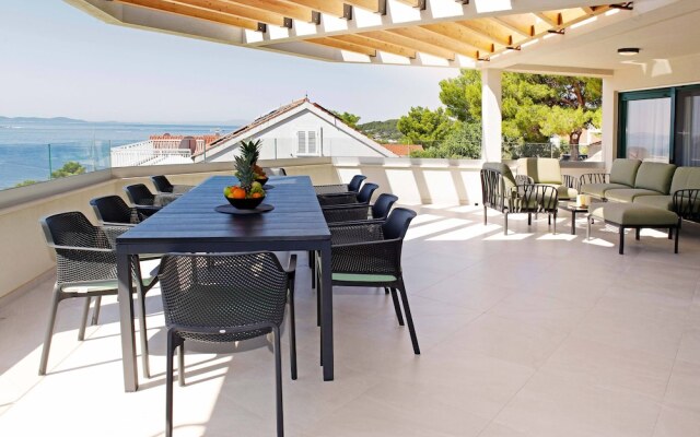 Beachfront villa Senses for 12 in Milna