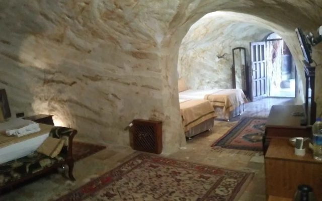 Naturels Cave House