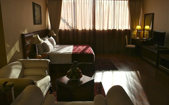 Trianon Royal Hotel