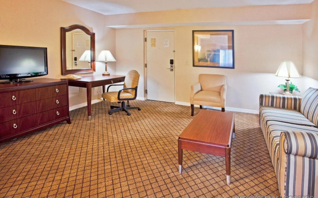 Holiday Inn Express & Suites Bradenton West by IHG