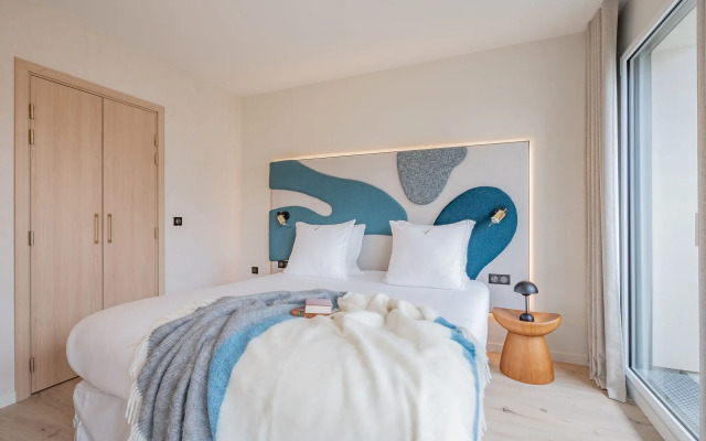 Yuna Porte Maillot - ApartHotel