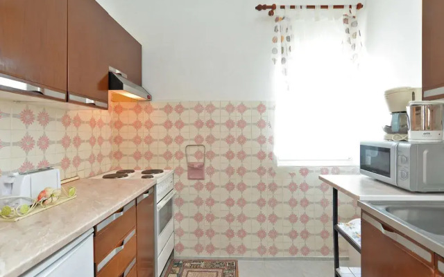 Apartment 725