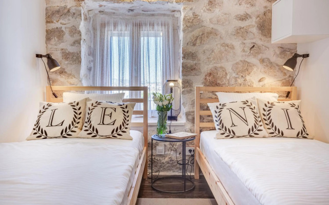 Luxury LeNi Guest House