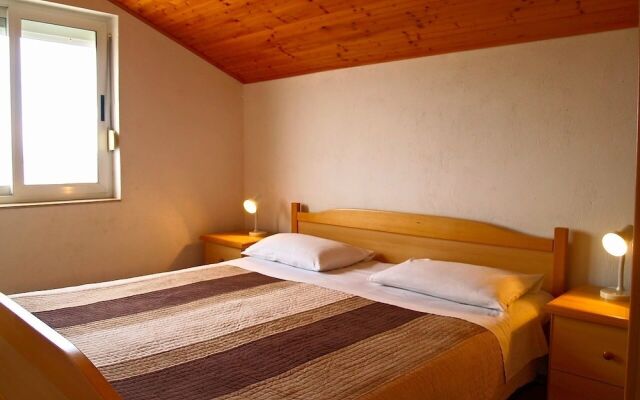 Sea View Apartment Reno, Sleeps 5