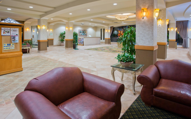 Holiday Inn Hotel & Suites North Vancouver by IHG - фото 2