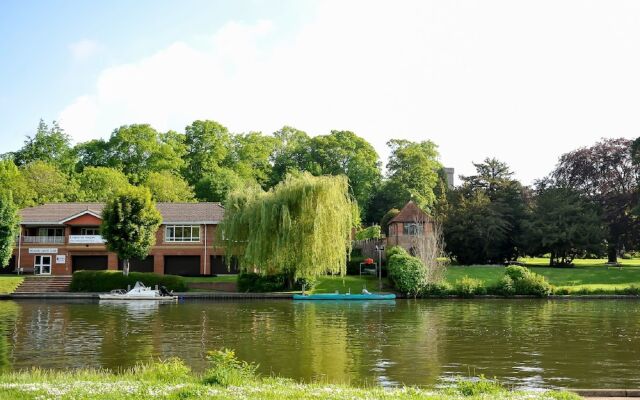 Select Serviced Accommodation - Summit House