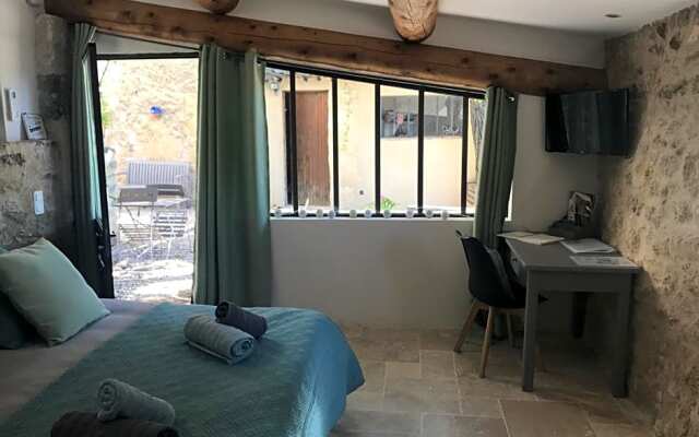 Bastide Bellugue Maison d'hôtes réseau Bienvenue à La Ferme à 3 minutes de Lourmarin