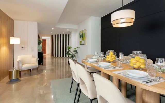 Luxury Apartment in City Center. Puerta Real II