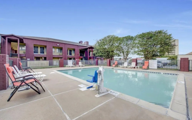 Executive Inn and Suites College Station