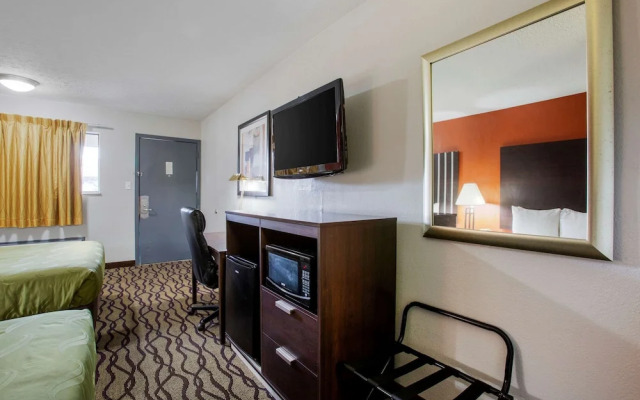 Super 8 Reynolds /East Columbus Area