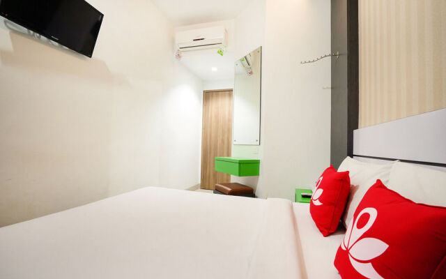 ZEN Rooms Near Mitra Raya