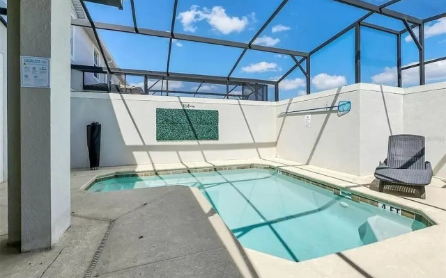 1569 SD - Modern Champions Gate Escape