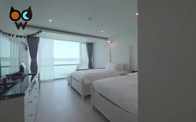 Owl Hotel