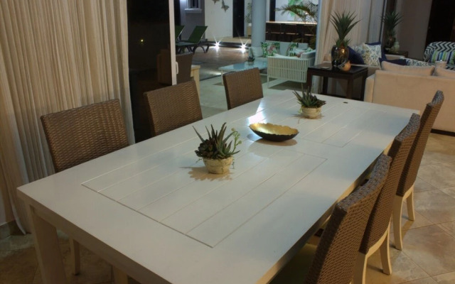 New six Bedroom With BBQ and Large Pool