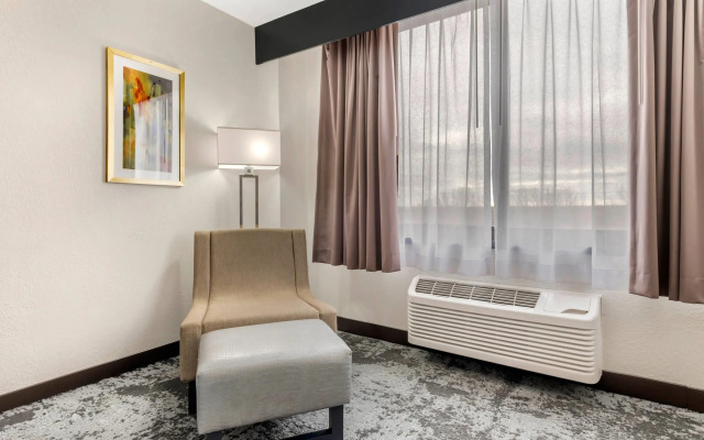 Comfort Inn Brooklyn Center