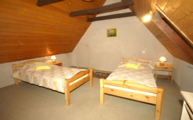 Vintage Holiday Home in Muret-le-Château with Garden