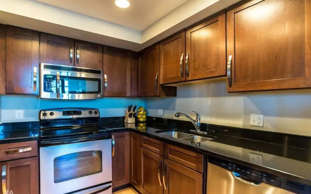 2 BR Apartment Pool Sleeps 6