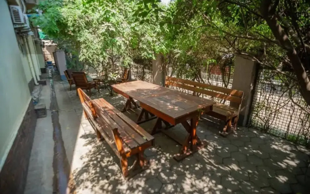Charming Retreat and Free Breakfast
