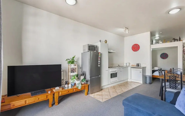 1Br Haven W/ Balcony & Parking