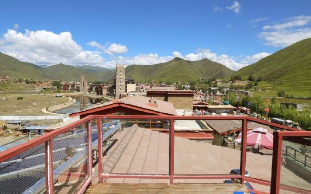Langjimizang Hotel – Outside – Kangding