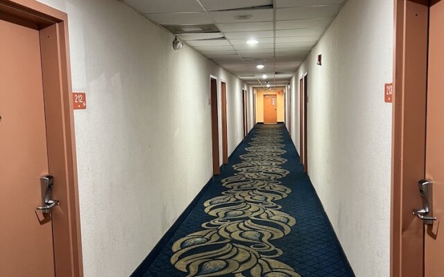Metro Inn & Suites
