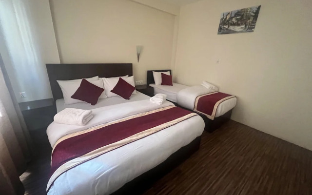 Hotel Down to Earth