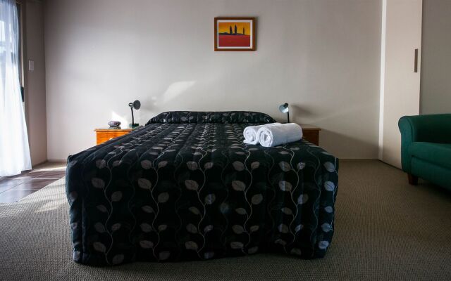 Charles Court Motel