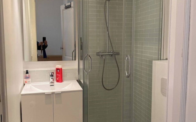 1 Bedroom W Kitchen and Bathroom In Trendy St Gilles