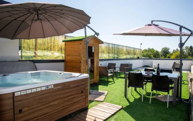 Rooftop Home With Whirlpool & Sauna