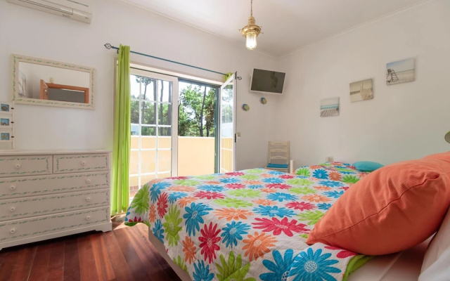 Aroeira Villa Sleeps 10 With Pool
