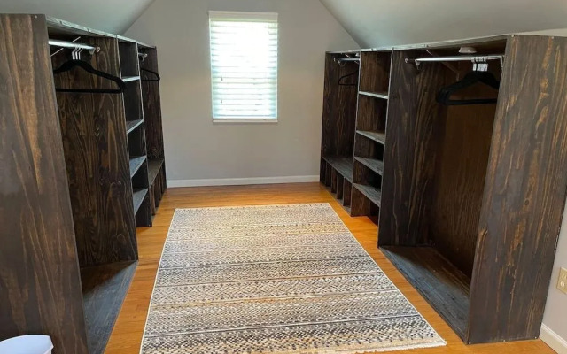 Quaint, Comfy, Close & Convenient