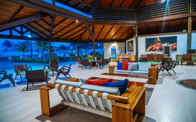 Dom Pedro Laguna Beach Resort & Golf