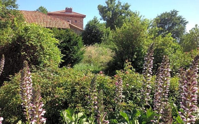 Domaine Charente - B&B / Familyroom Le Jardin (with external toilet & shower house)