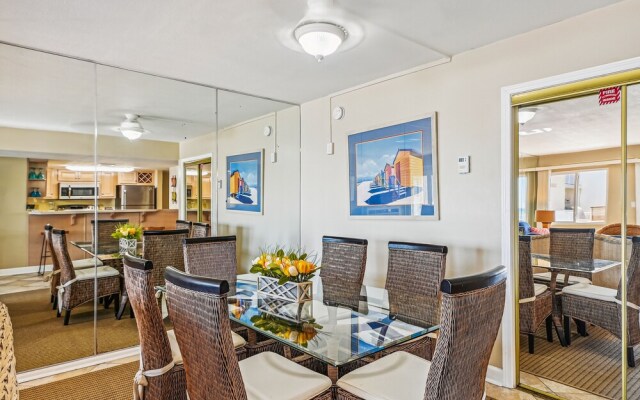 Holiday Surf & Racquet 614 2 Bedroom Condo by RedAwning