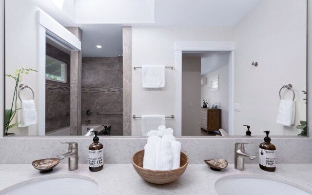 Hale Moli 3 Bedroom Home by Redawning