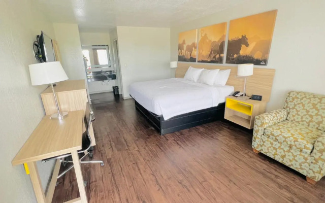 Days Inn by Wyndham Canton