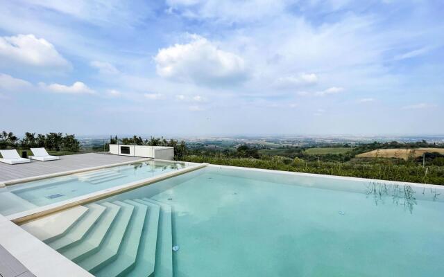 Lush holiday home in Varignana with bubble bath