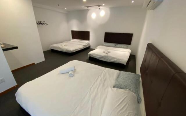 Sunrise Gurney Beautiful Sea or City view Duplex 2BR