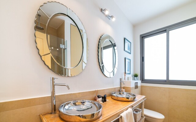 Elegant Duplex near Rothschild by FeelHome