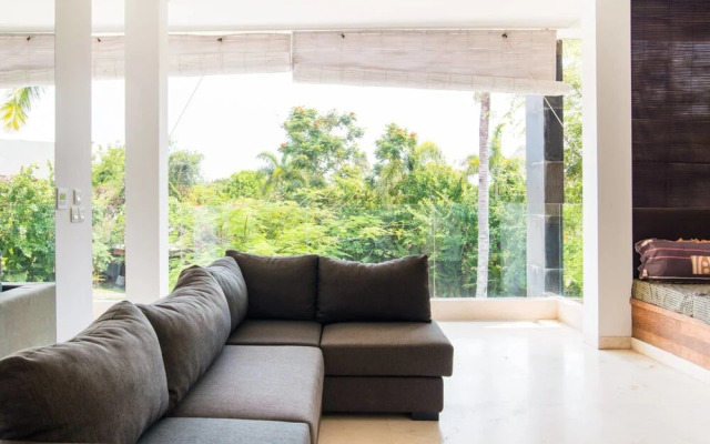 Family Friendly Private Villa, 5 BR, Canggu w/ Staff