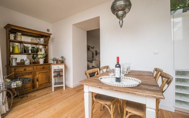 Gulbenkian 2 bedroom with Private Garden