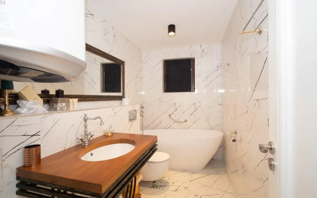 Paradise Center Apartment 2