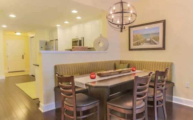 Harbour Club Condos