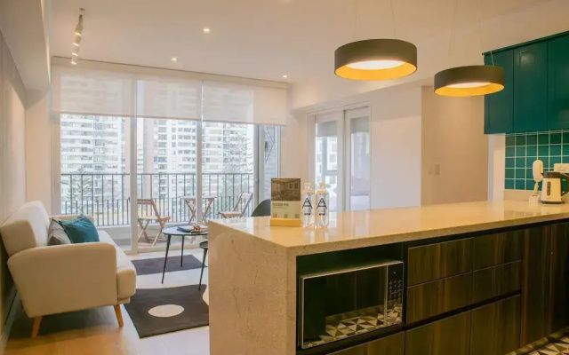 w Inviting 3BR w Balcony in Hip Miraflores