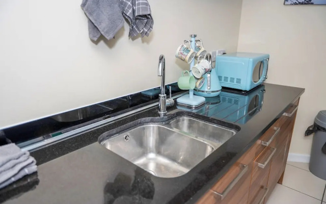 City Centre Location-family Friendly-free Parking