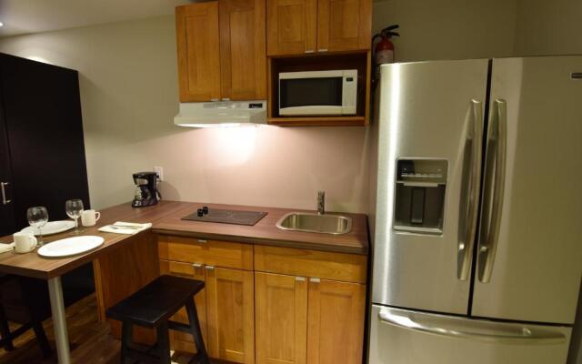The Lion Inn & Suites