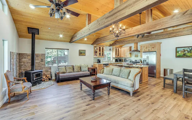 Cozy Pine Mountain Club Cabin w/ Large Deck