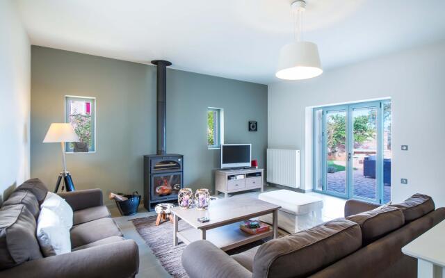 VILLA SERENIS | mountain & sea @ 1,5hr from Athens